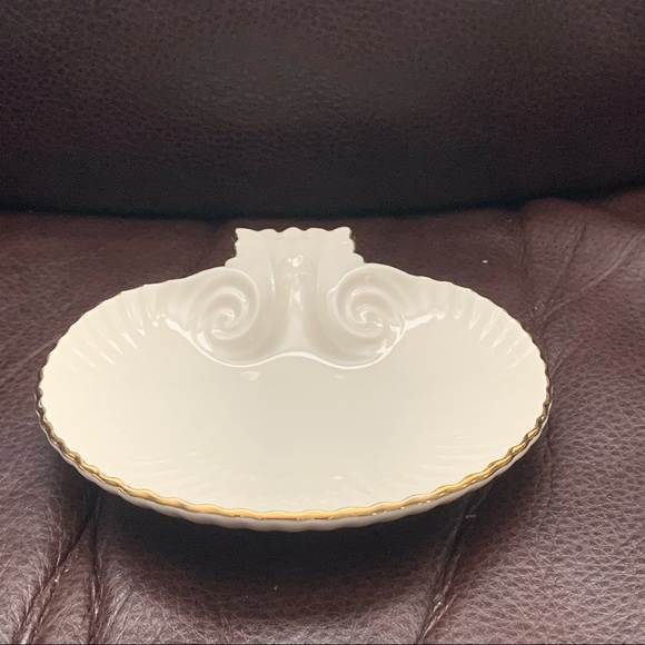 Lenox Aegean Collection Medium Shell Shaped Dish 5 5/8” Gold Trim - Picture 5 of 8